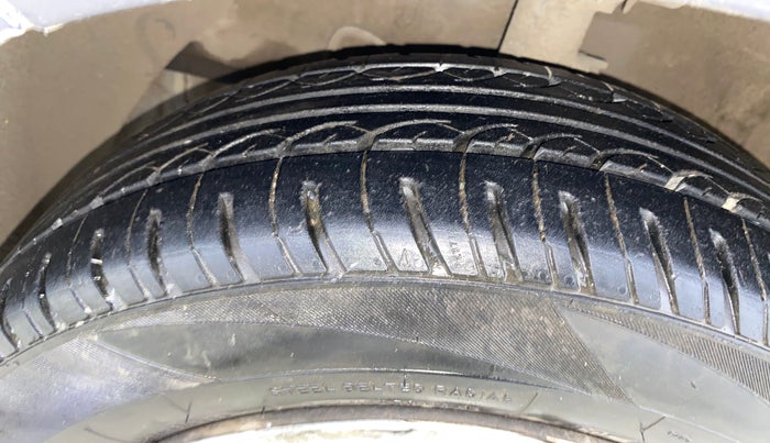 2016 Hyundai Grand i10 SPORTZ 1.2 KAPPA VTVT, Petrol, Manual, 1,36,544 km, Left Front Tyre Tread