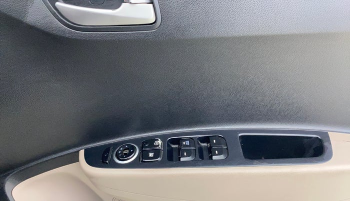 2016 Hyundai Grand i10 SPORTZ 1.2 KAPPA VTVT, Petrol, Manual, 1,36,544 km, Driver Side Door Panels Control