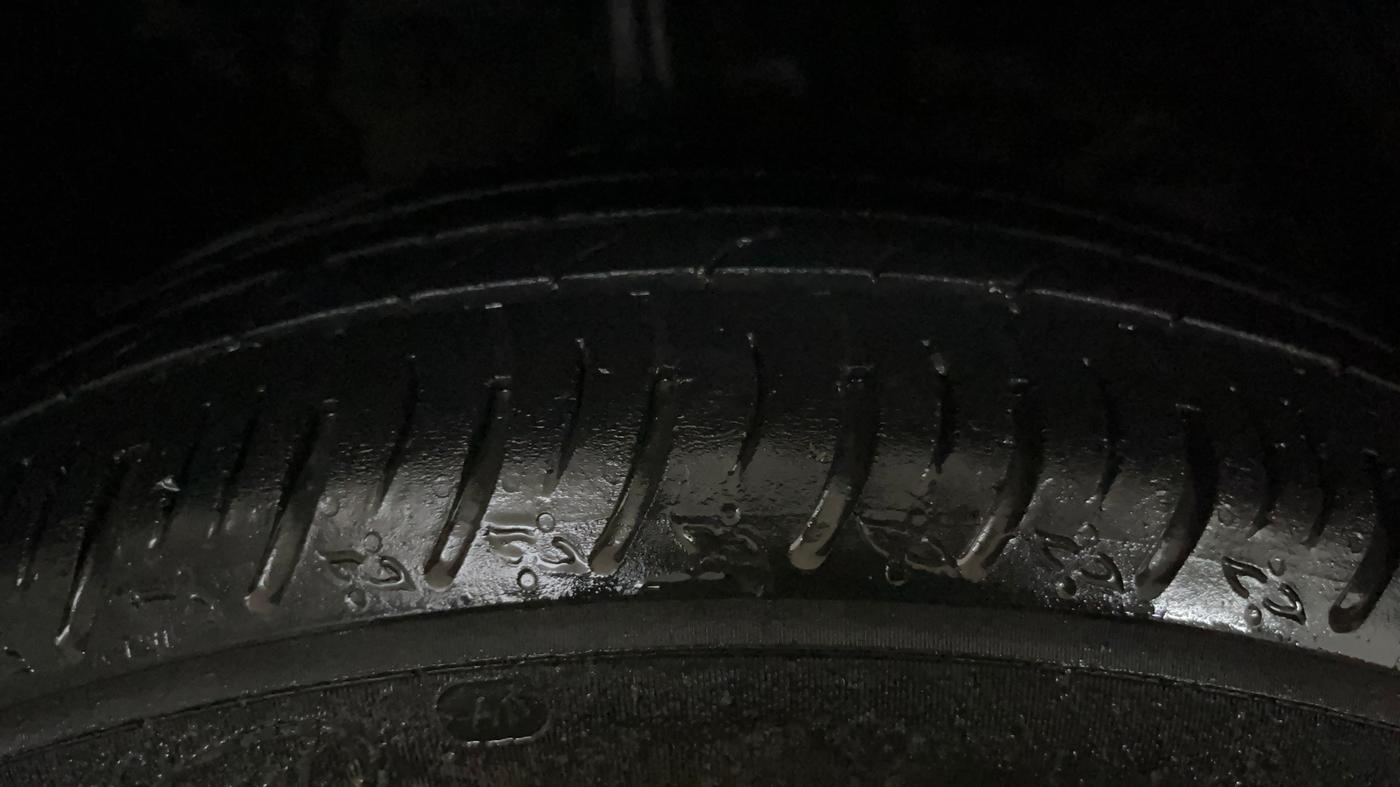 2019 Toyota Glanza V, Petrol, Manual, 60,631 km, Right Front Tyre Tread