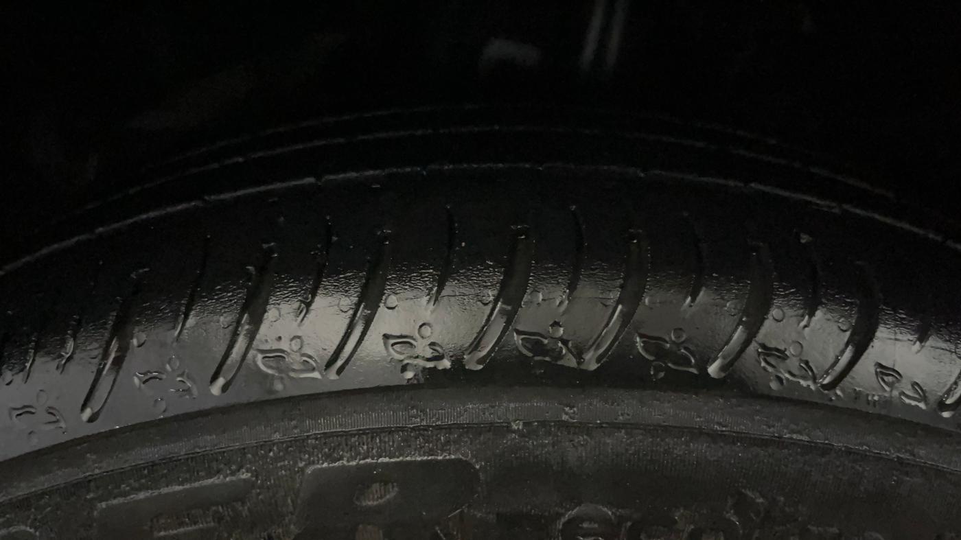 2019 Toyota Glanza V, Petrol, Manual, 60,631 km, Left Front Tyre Tread