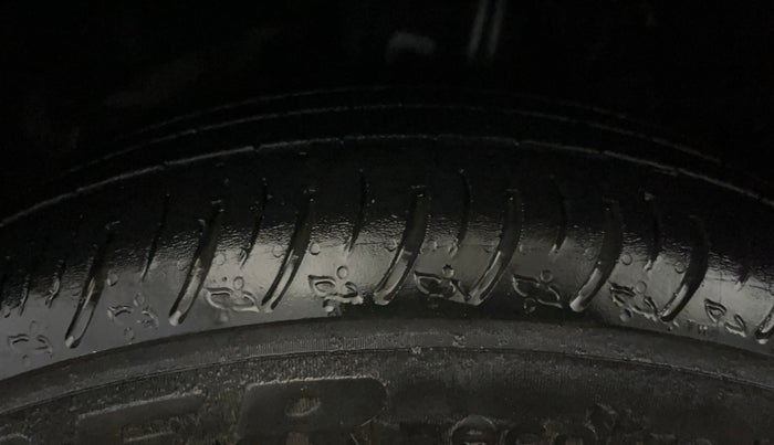 2019 Toyota Glanza V, Petrol, Manual, 60,563 km, Left Front Tyre Tread