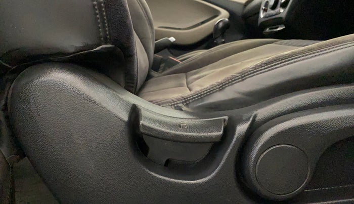 2018 Hyundai Elite i20 SPORTZ 1.2, Petrol, Manual, 42,928 km, Driver Side Adjustment Panel