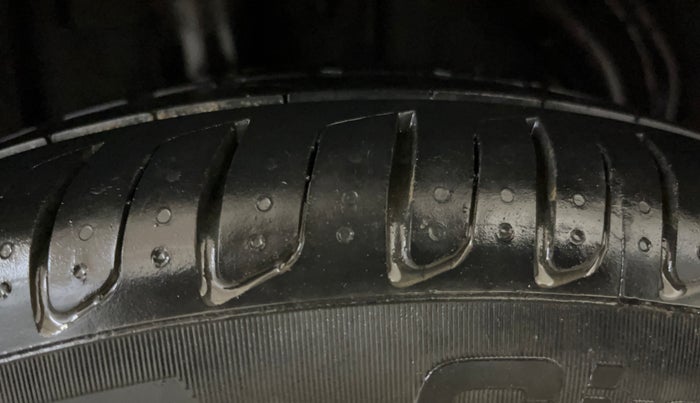 2023 Nissan MAGNITE XE, Petrol, Manual, 54,279 km, Right Rear Tyre Tread