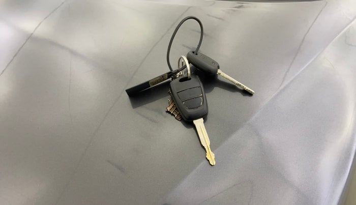 2019 Hyundai NEW SANTRO SPORTZ CNG, CNG, Manual, 13,017 km, Key Close Up