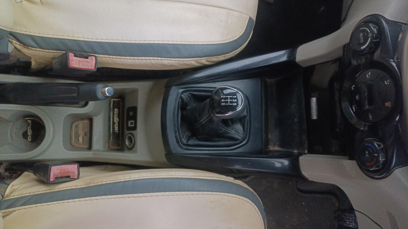 2013 Ford Ecosport TITANIUM 1.5L PETROL, Petrol, Manual, 1,26,348 km, Gear Lever
