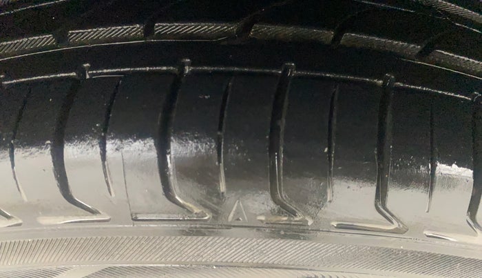 2021 Maruti Ciaz ZETA AT 1.5  SHVS PETROL, Petrol, Automatic, 55,847 km, Left Front Tyre Tread