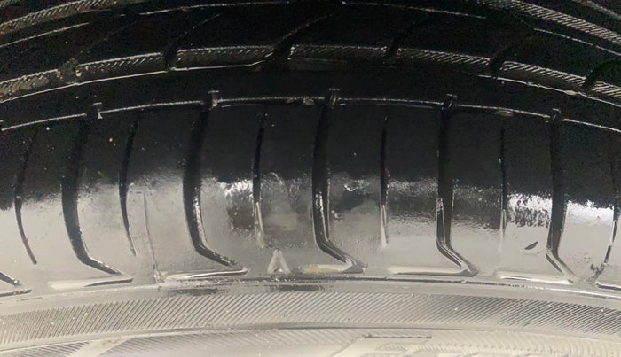 2021 Maruti Ciaz ZETA AT 1.5  SHVS PETROL, Petrol, Automatic, 55,847 km, Right Rear Tyre Tread