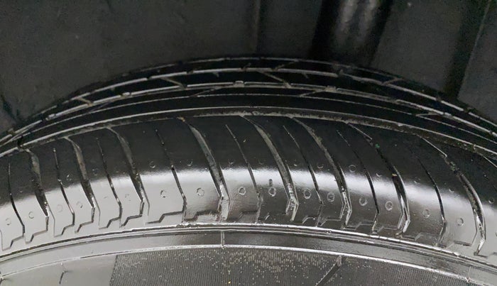 2023 Nissan MAGNITE XV MT, Petrol, Manual, 1,402 km, Left Rear Tyre Tread