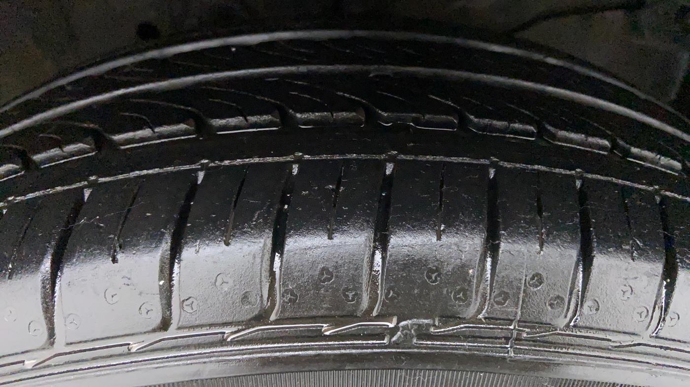 2016 Honda Jazz 1.2 V AT, Petrol, Automatic, 66,173 km, Right Front Tyre Tread