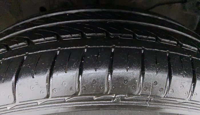 2016 Honda Jazz 1.2 V AT, Petrol, Automatic, 66,173 km, Right Front Tyre Tread