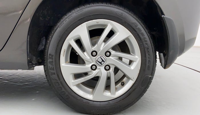 2016 Honda Jazz 1.2 V AT, Petrol, Automatic, 66,173 km, Left Rear Wheel