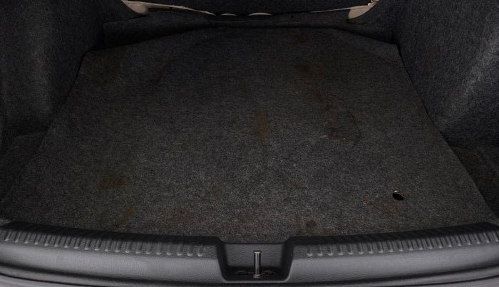 2015 Volkswagen Vento HIGHLINE 1.2 TSI AT, Petrol, Automatic, 62,250 km, Boot Inside