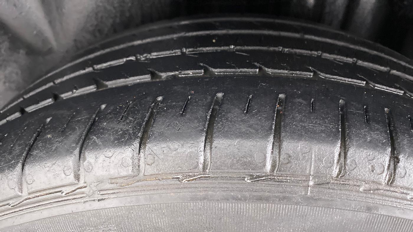 2015 Volkswagen Vento HIGHLINE 1.2 TSI AT, Petrol, Automatic, 62,250 km, Left Rear Tyre Tread