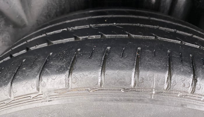 2015 Volkswagen Vento HIGHLINE 1.2 TSI AT, Petrol, Automatic, 62,250 km, Left Rear Tyre Tread