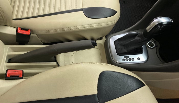 2015 Volkswagen Vento HIGHLINE 1.2 TSI AT, Petrol, Automatic, 62,250 km, Gear Lever