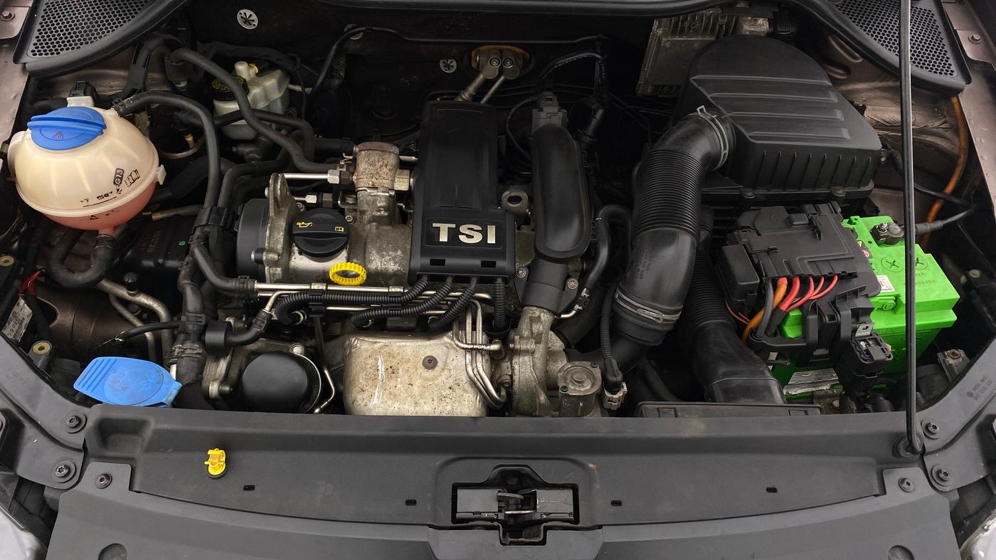 2015 Volkswagen Vento HIGHLINE 1.2 TSI AT, Petrol, Automatic, 62,250 km, Open Bonet