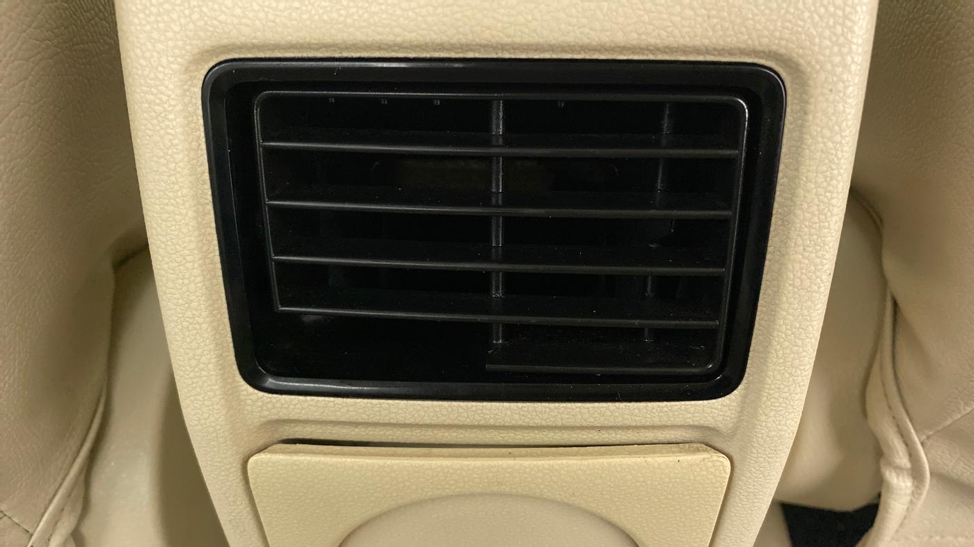 2015 Volkswagen Vento HIGHLINE 1.2 TSI AT, Petrol, Automatic, 62,250 km, Rear AC Vents