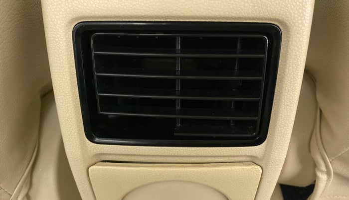 2015 Volkswagen Vento HIGHLINE 1.2 TSI AT, Petrol, Automatic, 62,250 km, Rear AC Vents