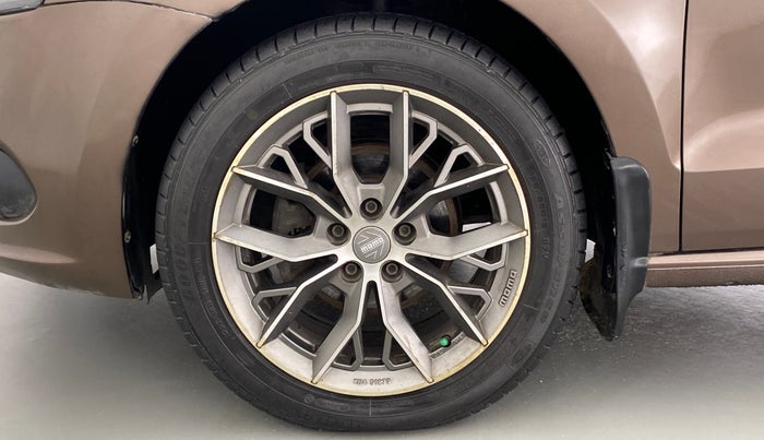 2015 Volkswagen Vento HIGHLINE 1.2 TSI AT, Petrol, Automatic, 62,250 km, Left Front Wheel