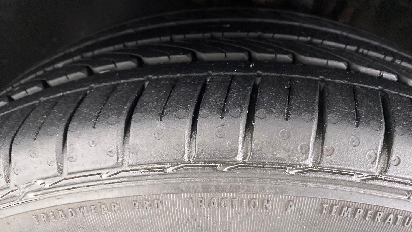 2015 Volkswagen Vento HIGHLINE 1.2 TSI AT, Petrol, Automatic, 62,250 km, Left Front Tyre Tread