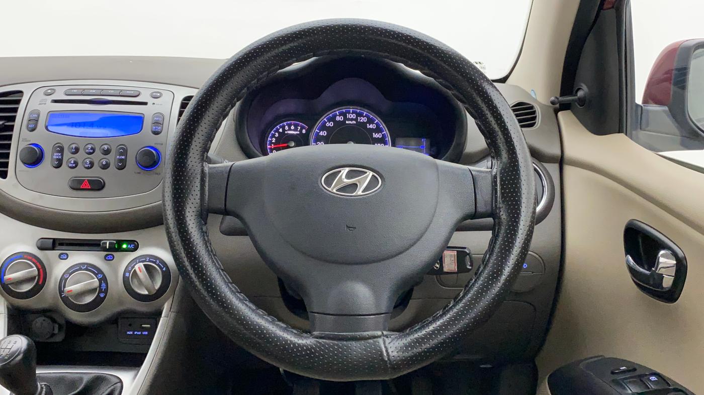 2016 Hyundai i10 SPORTZ 1.1, Petrol, Manual, 31,355 km, Steering Wheel Close Up