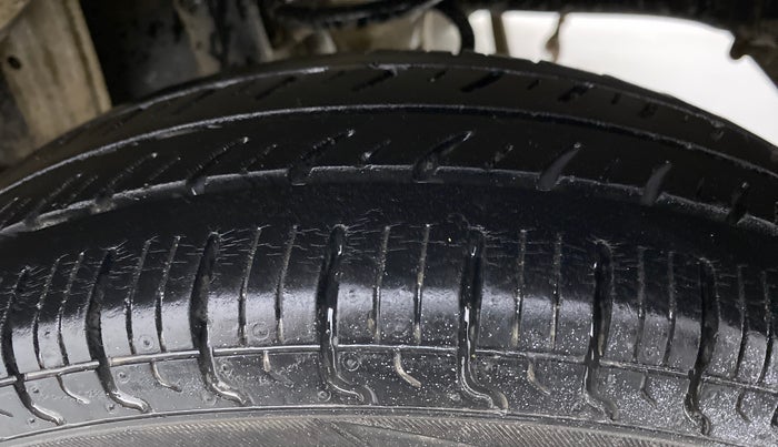 2016 Maruti Alto 800 LXI, Petrol, Manual, 64,420 km, Left Rear Tyre Tread