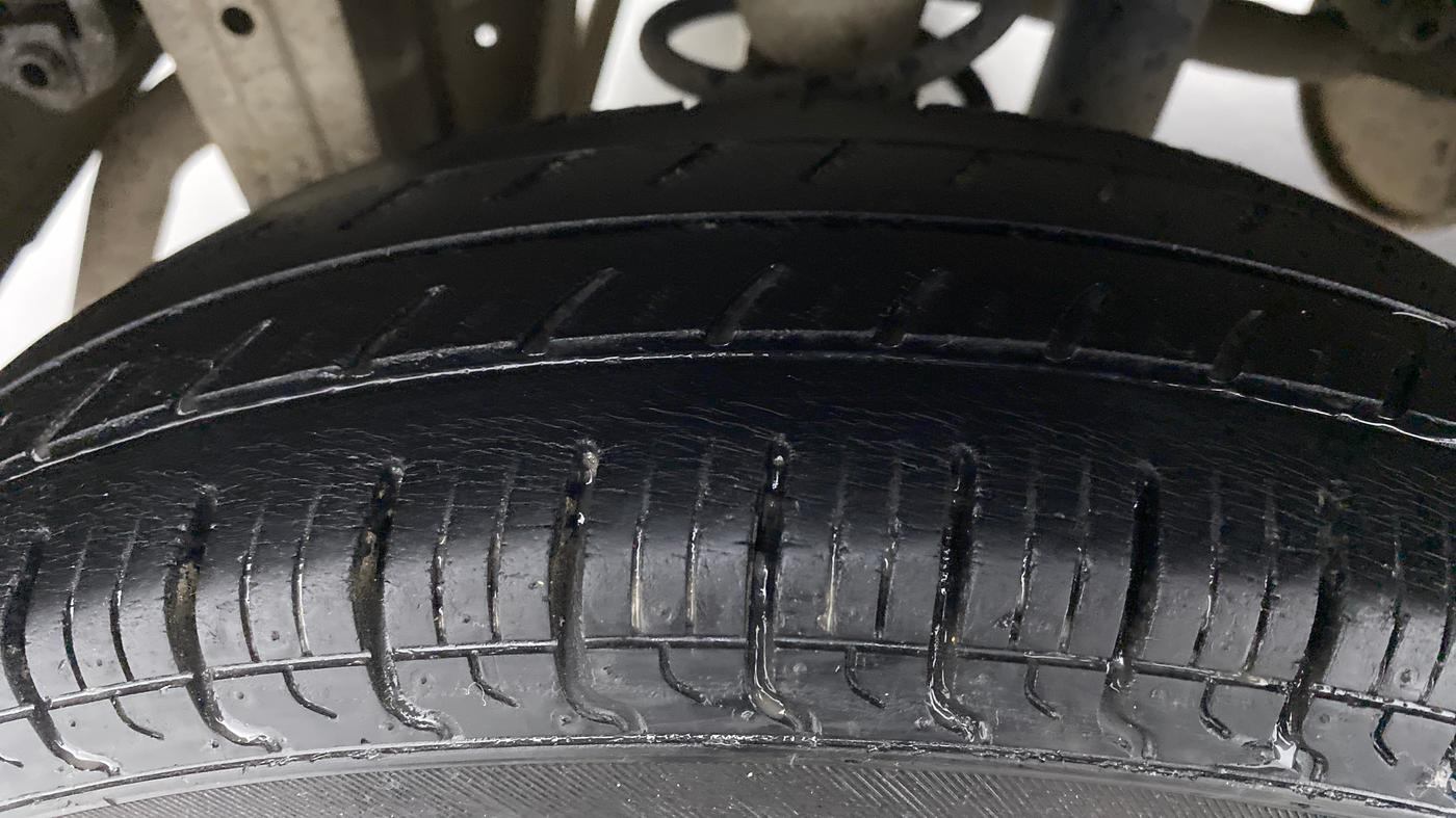 2016 Maruti Alto 800 LXI, Petrol, Manual, 64,420 km, Right Rear Tyre Tread