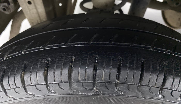 2016 Maruti Alto 800 LXI, Petrol, Manual, 64,420 km, Right Rear Tyre Tread