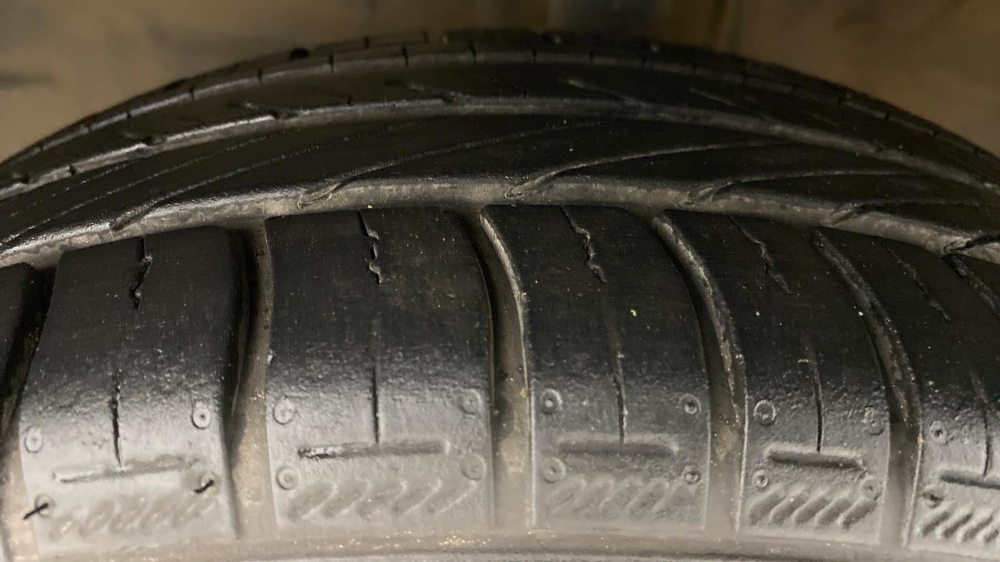 2015 Toyota Etios CROSS G, Petrol, Manual, 48,638 km, Left Front Tyre Tread