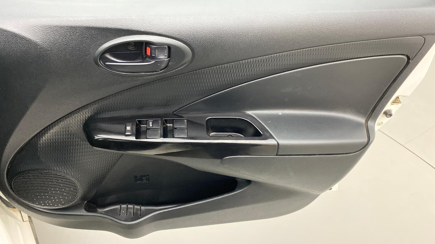 2015 Toyota Etios CROSS G, Petrol, Manual, 48,638 km, Driver Side Door Panels Control