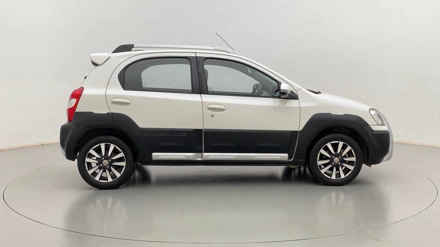 2015 Toyota Etios CROSS G, Petrol, Manual, 48,638 km, Right Side View