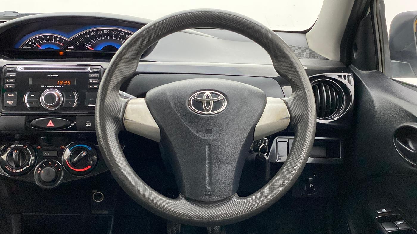 2015 Toyota Etios CROSS G, Petrol, Manual, 48,638 km, Steering Wheel Close Up