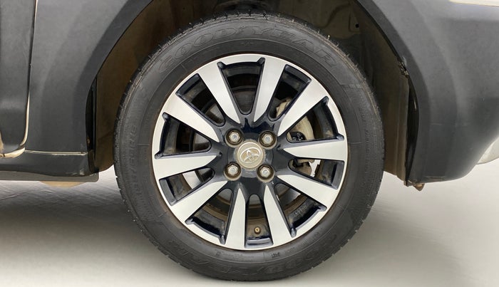 2015 Toyota Etios CROSS G, Petrol, Manual, 48,638 km, Right Front Wheel