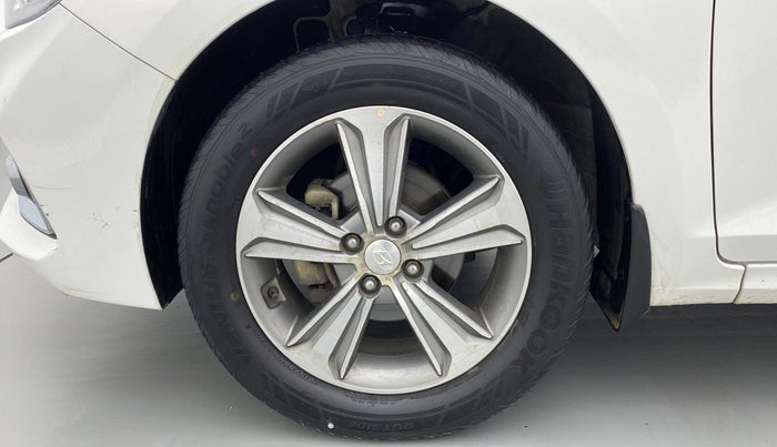 2017 Hyundai Verna 1.6 VTVT SX (O) AT, Petrol, Automatic, 68,196 km, Left Front Wheel