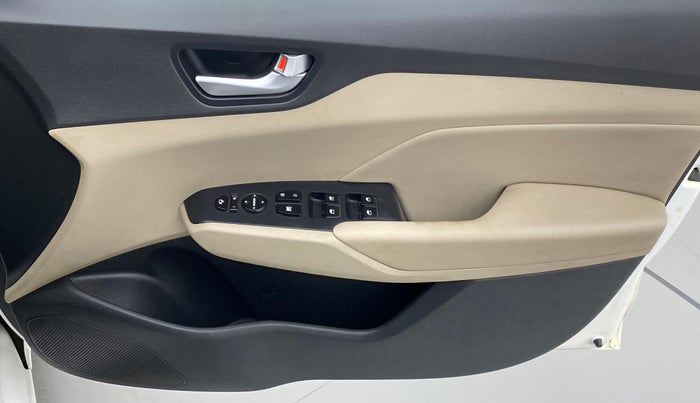 2017 Hyundai Verna 1.6 VTVT SX (O) AT, Petrol, Automatic, 68,196 km, Driver Side Door Panels Control