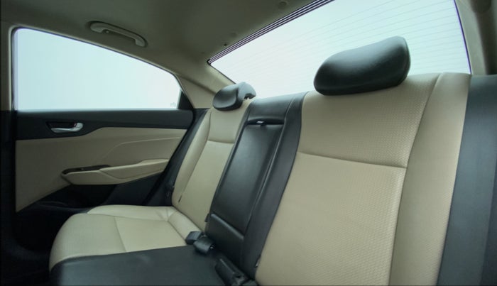 2017 Hyundai Verna 1.6 VTVT SX (O) AT, Petrol, Automatic, 68,196 km, Right Side Rear Door Cabin