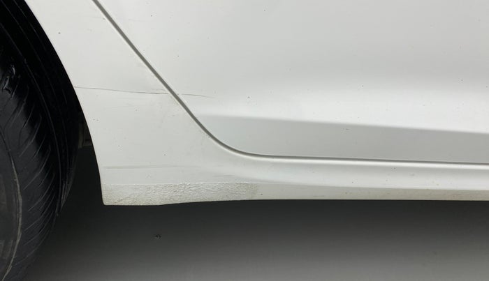 2017 Hyundai Verna 1.6 VTVT SX (O) AT, Petrol, Automatic, 68,196 km, Right running board - Minor scratches