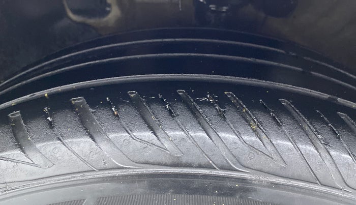 2017 Hyundai Verna 1.6 VTVT SX (O) AT, Petrol, Automatic, 68,196 km, Left Front Tyre Tread