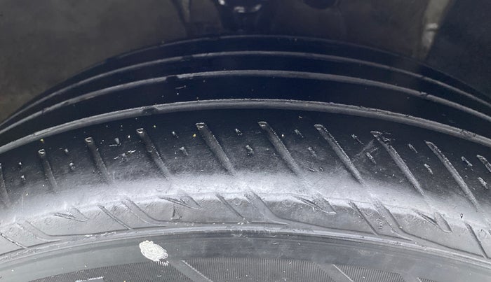 2017 Hyundai Verna 1.6 VTVT SX (O) AT, Petrol, Automatic, 68,196 km, Right Front Tyre Tread