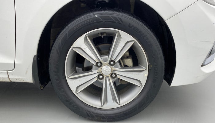 2017 Hyundai Verna 1.6 VTVT SX (O) AT, Petrol, Automatic, 68,196 km, Right Front Wheel
