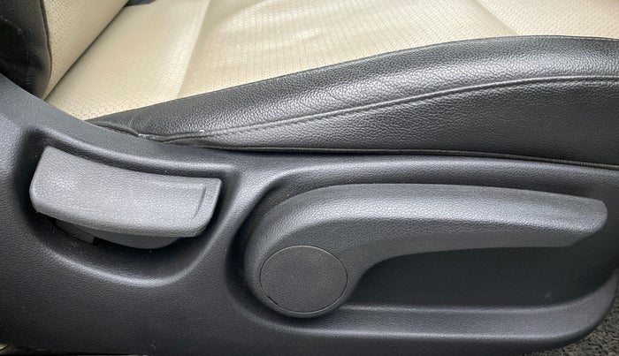 2017 Hyundai Verna 1.6 VTVT SX (O) AT, Petrol, Automatic, 68,196 km, Driver Side Adjustment Panel