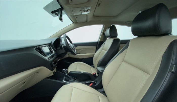 2017 Hyundai Verna 1.6 VTVT SX (O) AT, Petrol, Automatic, 68,196 km, Right Side Front Door Cabin