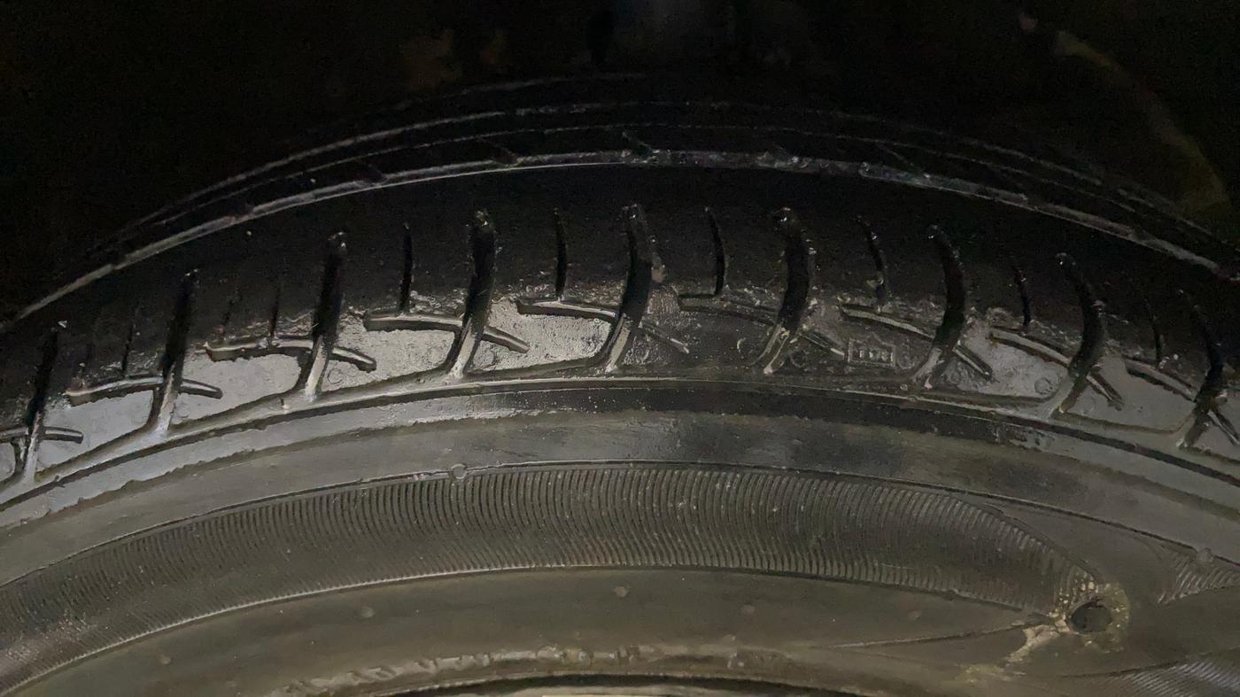 2017 Maruti Baleno DELTA PETROL 1.2, Petrol, Manual, 92,882 km, Right Front Tyre Tread