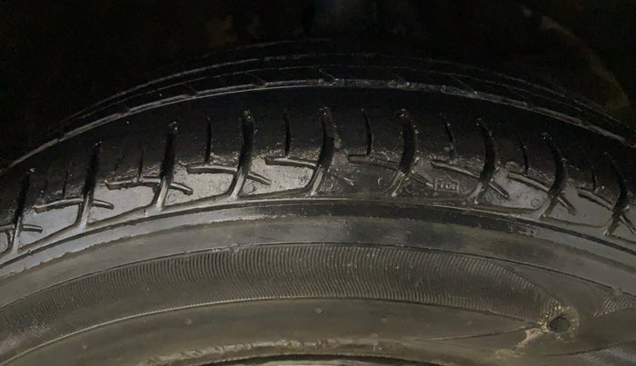 2017 Maruti Baleno DELTA PETROL 1.2, Petrol, Manual, 92,882 km, Right Front Tyre Tread