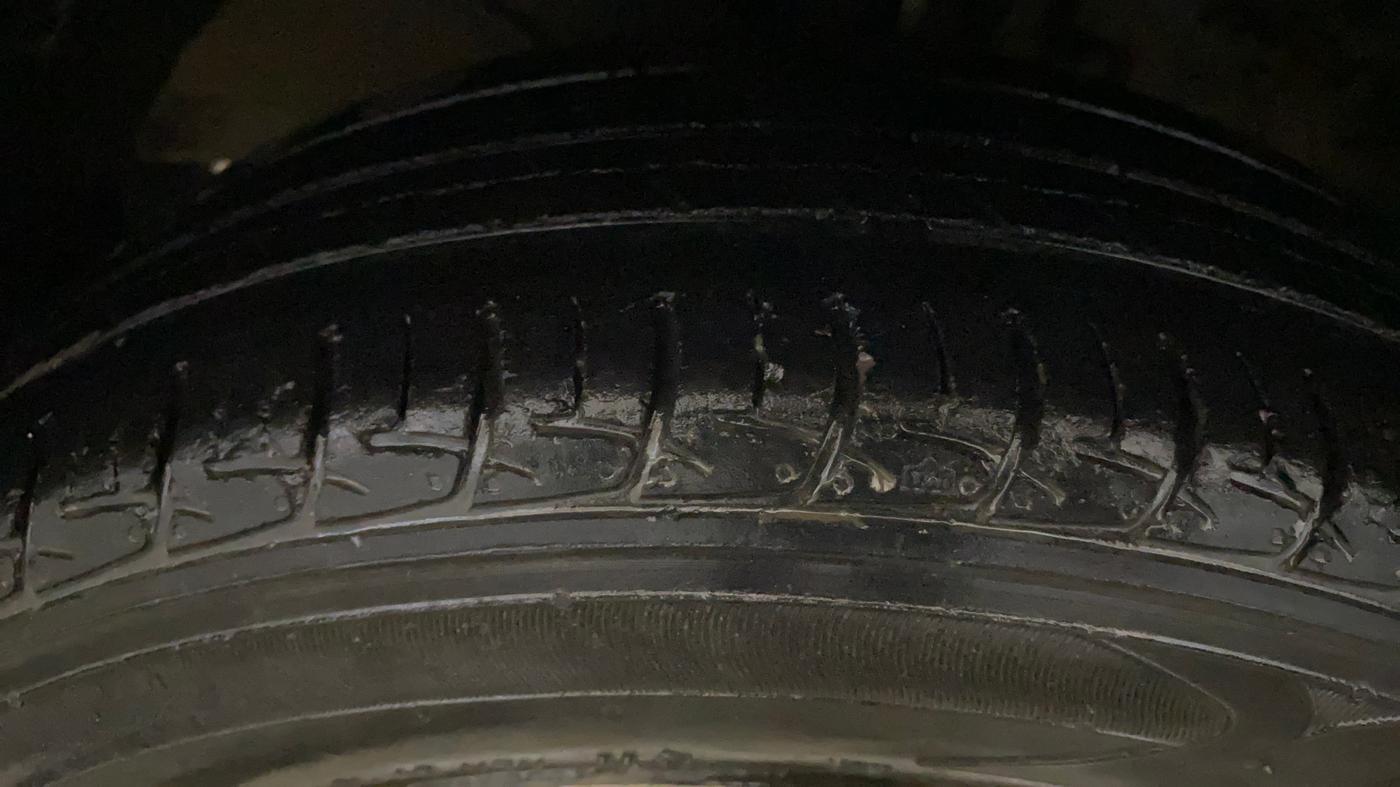 2017 Maruti Baleno DELTA PETROL 1.2, Petrol, Manual, 92,882 km, Left Front Tyre Tread