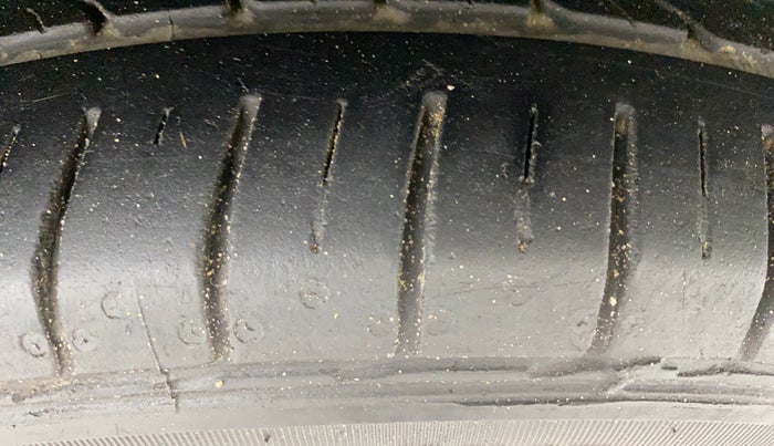 2018 Volkswagen Vento 1.2 TSI HIGHLINE PLUS AT, Petrol, Automatic, 70,589 km, Right Front Tyre Tread