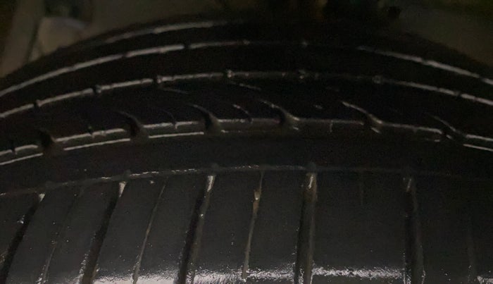 2021 Maruti Ciaz ALPHA  AT 1.5 SHVS PETROL, Petrol, Automatic, 39,029 km, Left Front Tyre Tread