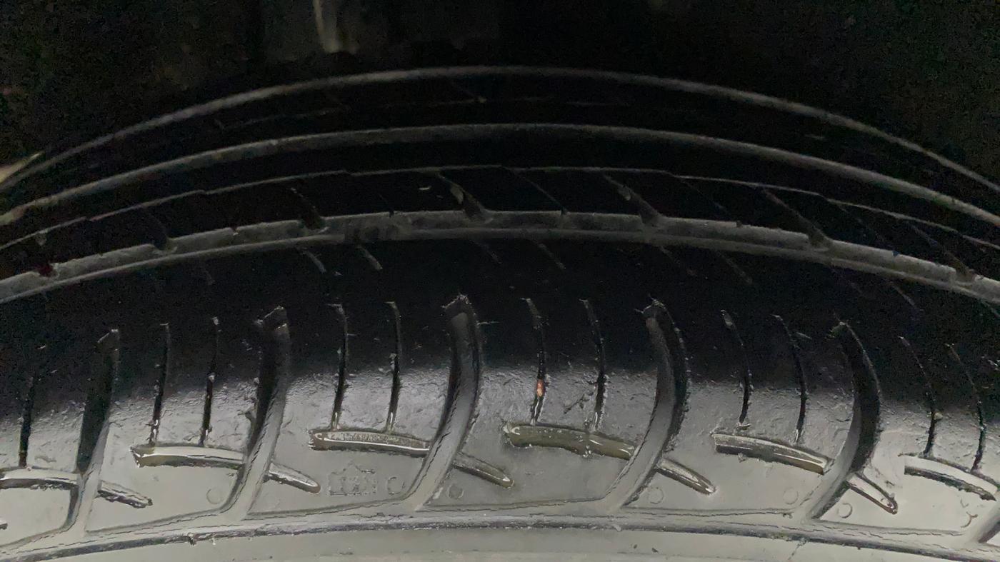 2017 Maruti Baleno DELTA CVT PETROL 1.2, Petrol, Automatic, 50,509 km, Right Rear Tyre Tread