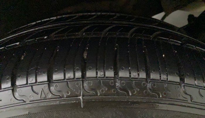 2016 Maruti Baleno DELTA PETROL 1.2, Petrol, Manual, 63,146 km, Left Front Tyre Tread