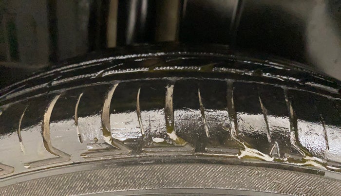 2013 Maruti Swift VXI, Petrol, Manual, 82,233 km, Right Rear Tyre Tread